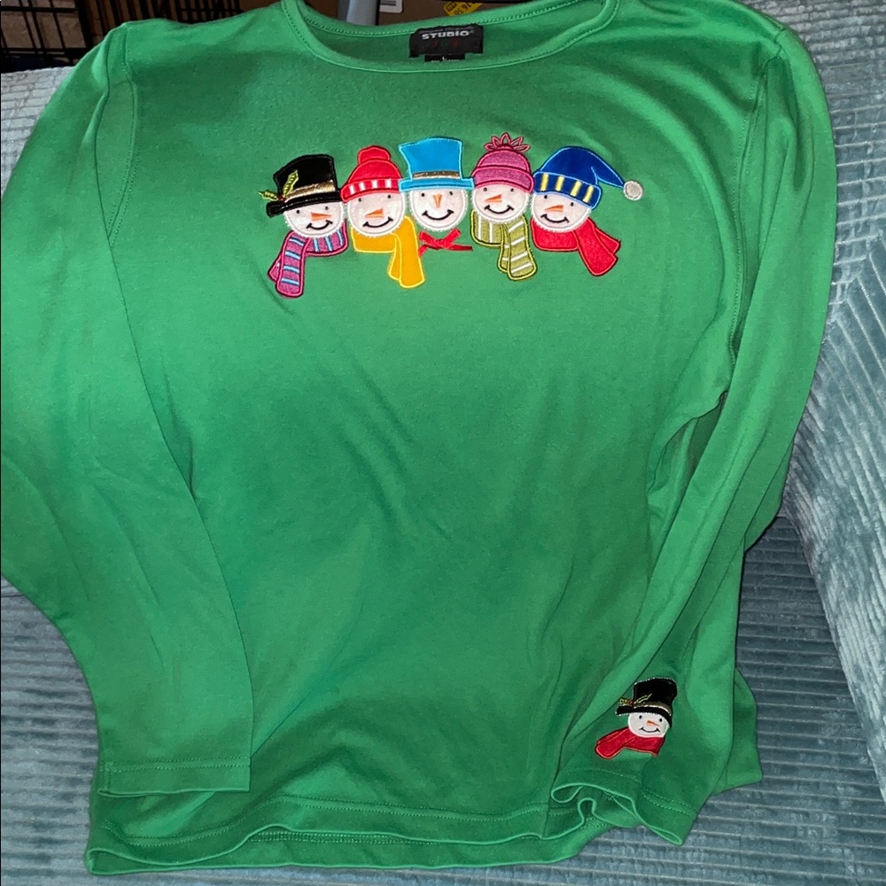Studio Joy size L green long-sleeved top with snowman appliqués